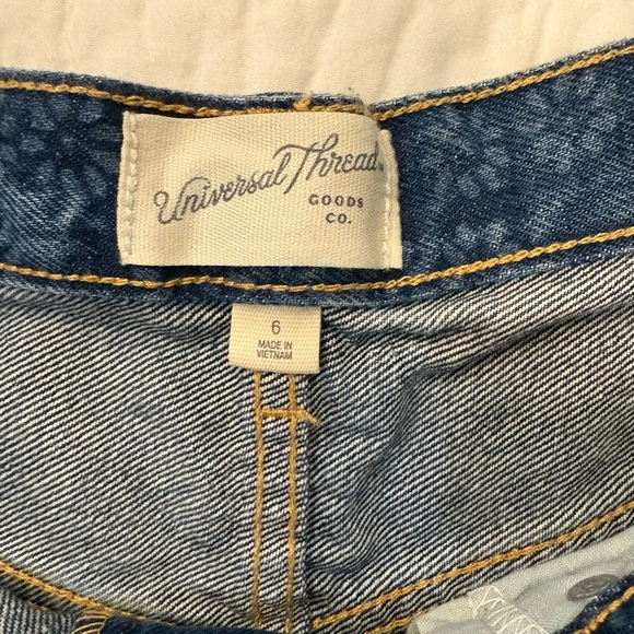 Universal Thread Floral Patterned Jean Shorts - Picture 4 of 5